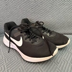 Nike Revolution 6 Running Shoes Next Nature Black/White Women Size 6.5